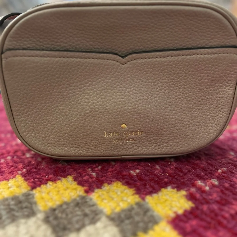 Kate Spade small crossbody bag. Great preowned condition.